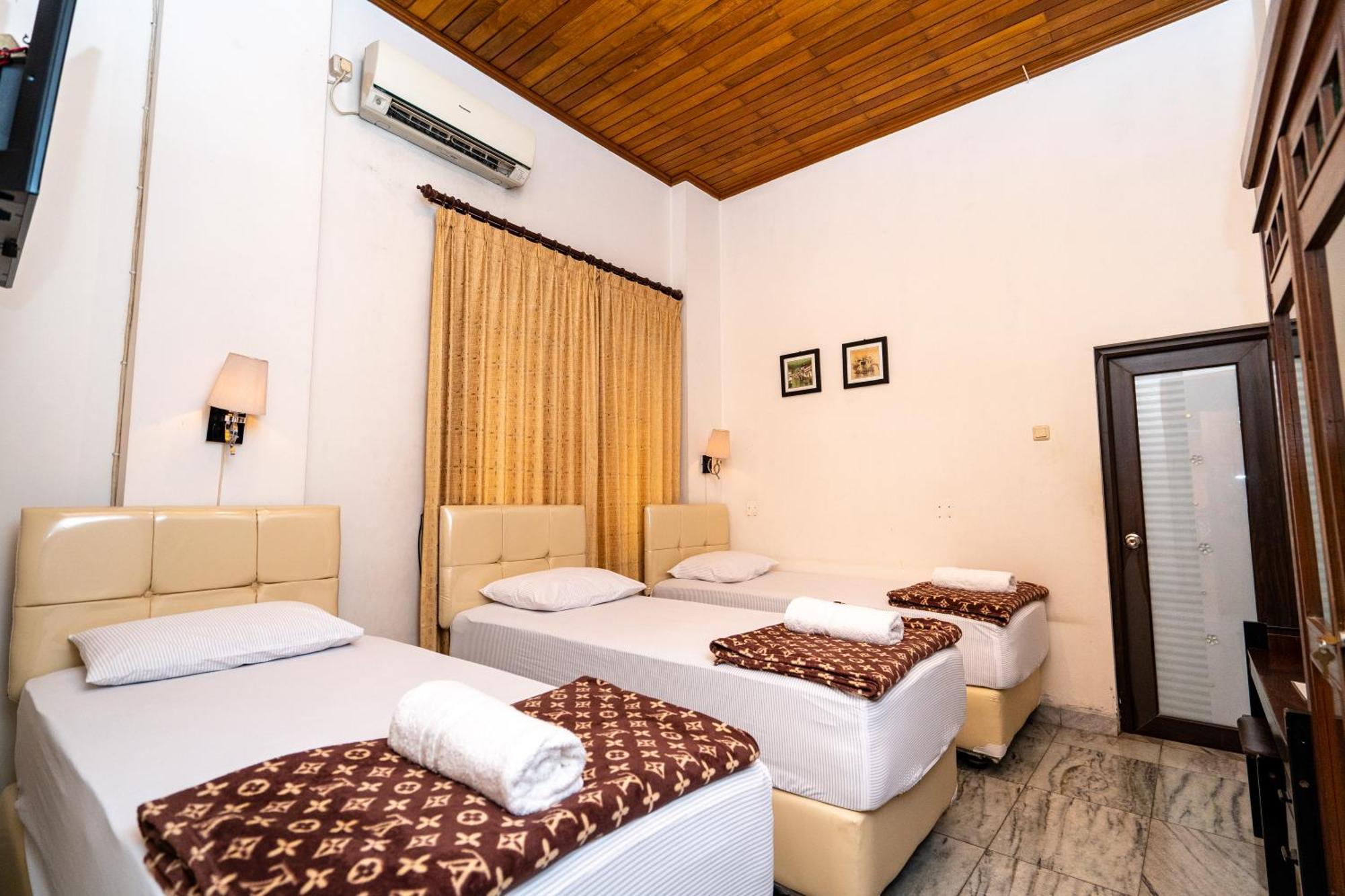 D Ajenk Boutique Guesthouse Guest house Kejayan